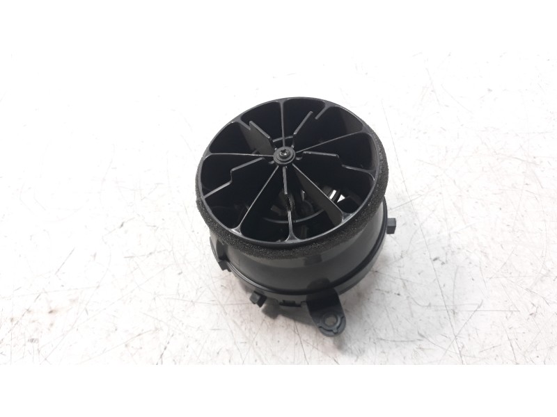 Recambio de rejilla aireadora para toyota auris 1.4 turbodiesel cat referencia OEM IAM 5556862280  