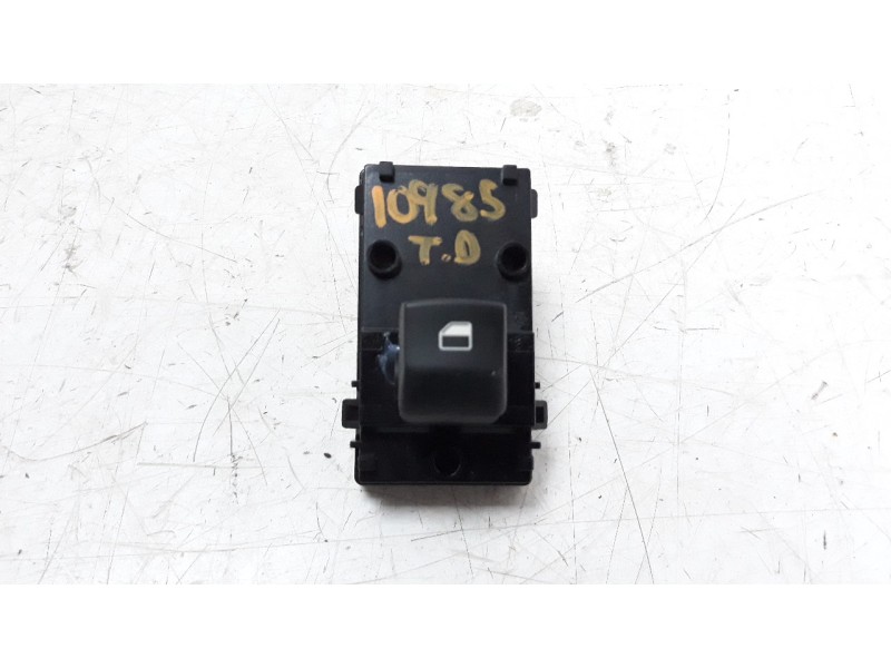 Recambio de mando elevalunas trasero derecho para kia xceed 1.0 tgdi cat referencia OEM IAM 93590J7050  