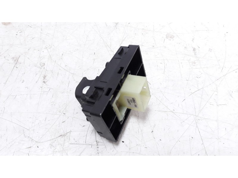 Recambio de mando elevalunas trasero derecho para kia xceed 1.0 tgdi cat referencia OEM IAM 93590J7050  