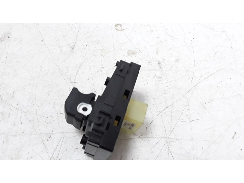 Recambio de mando elevalunas trasero izquierdo para kia xceed 1.0 tgdi cat referencia OEM IAM 93590J7050  