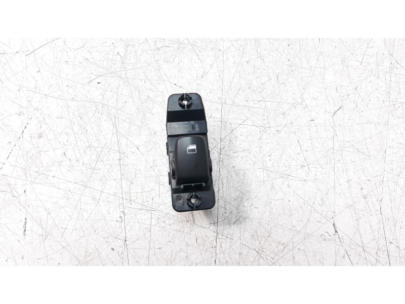 Recambio de mando elevalunas trasero derecho para hyundai kona 1.0 tgdi cat referencia OEM IAM 93576J9000  