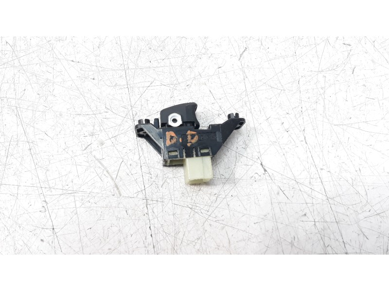 Recambio de mando elevalunas trasero derecho para hyundai kona 1.0 tgdi cat referencia OEM IAM 93576J9000  