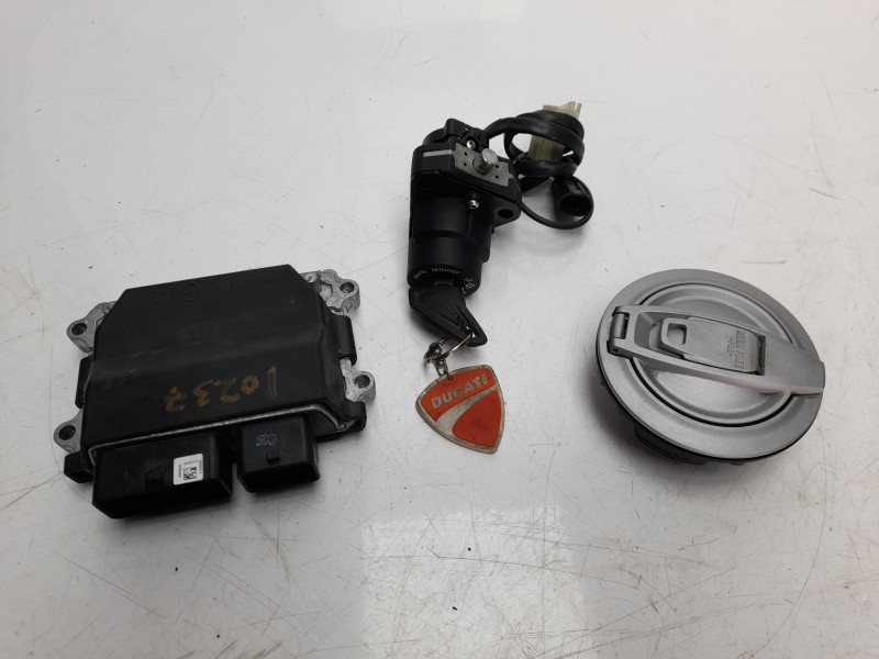 Recambio de conmutador de arranque para ducati scrambler 1100 scrambler 1100 referencia OEM IAM A2C9226870101  