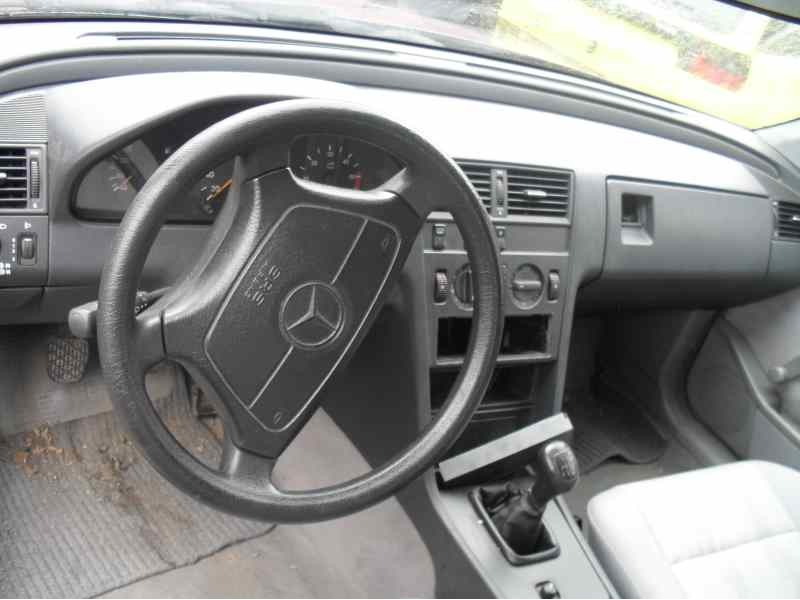 mercedes-benz clase c (w202) berlina del año 1993