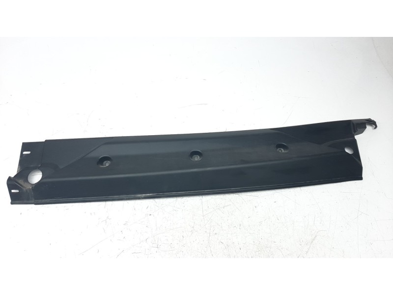 Recambio de moldura para iveco daily furgón 2.3 diesel referencia OEM IAM 5801951075  