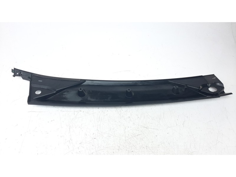 Recambio de moldura para iveco daily furgón 2.3 diesel referencia OEM IAM 5801951075  