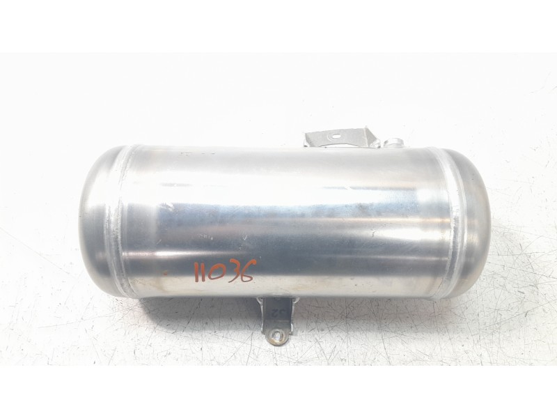 Recambio de acumulador central amortiguacion para porsche cayenne (typ 9pa) turbo s referencia OEM IAM 7L0616202A  