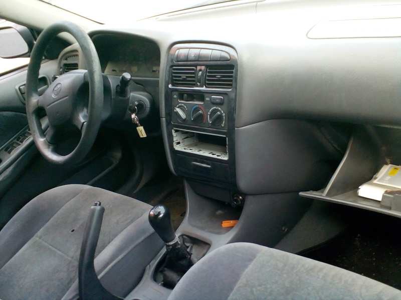 toyota avensis berlina (t 22) del año 1997