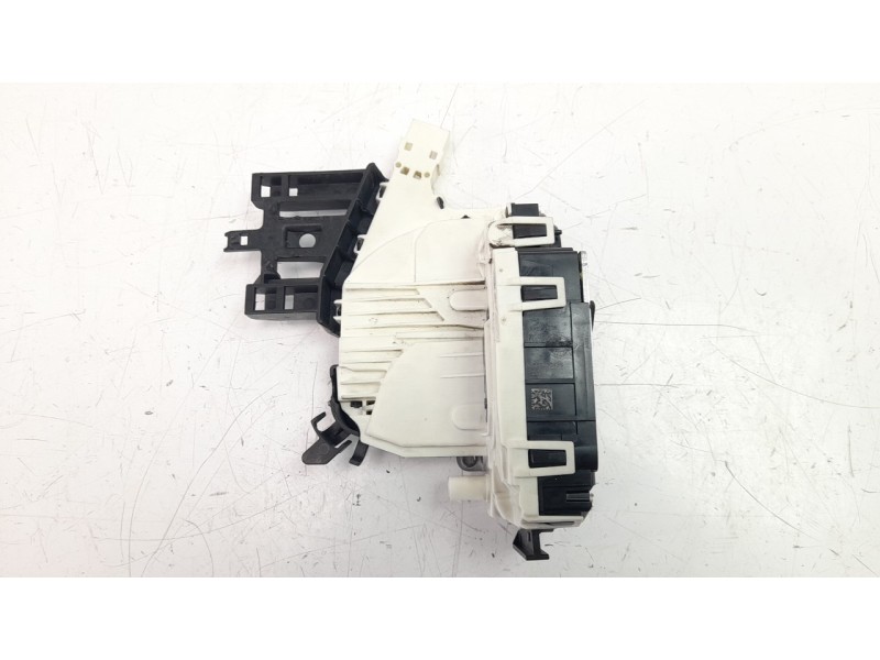 Recambio de cerradura puerta delantera derecha para mercedes-benz clase b (w246) 1.5 cdi cat referencia OEM IAM 1667200435  