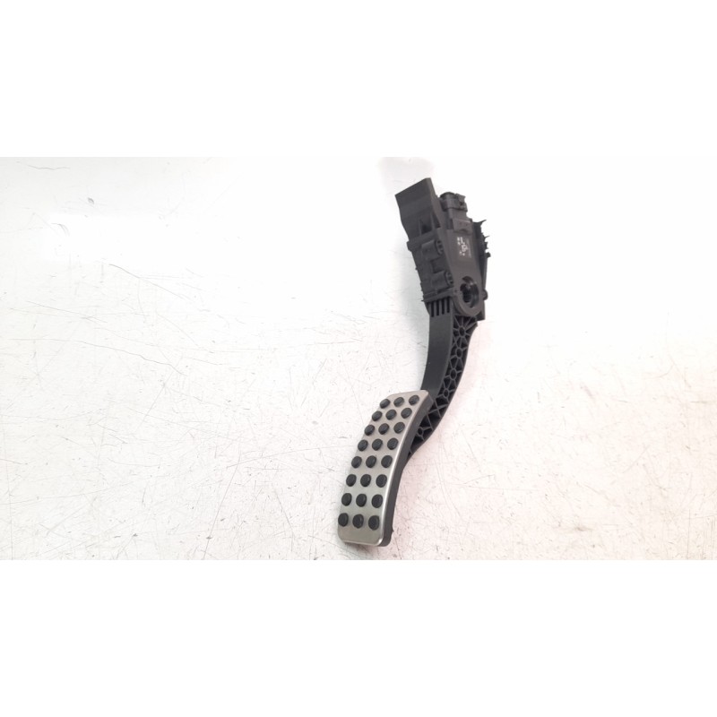 Recambio de potenciometro pedal para mercedes-benz clase b (w246) 1.5 cdi cat referencia OEM IAM 2463001604  