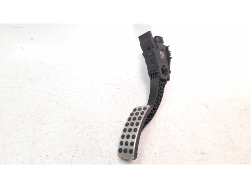 Recambio de potenciometro pedal para mercedes-benz clase b (w246) 1.5 cdi cat referencia OEM IAM 2463001604  