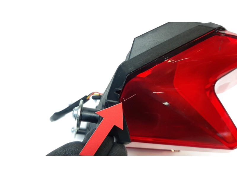 Recambio de piloto trasero central para ducati multistrada v2 referencia OEM IAM 52510523B  