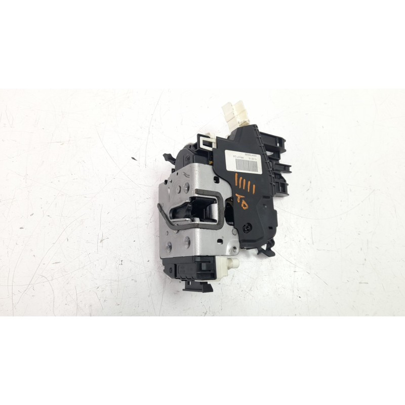 Recambio de cerradura puerta trasera derecha para mercedes-benz clase b (w246) 1.5 cdi cat referencia OEM IAM 2047302835  
