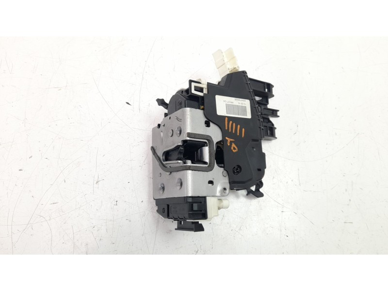 Recambio de cerradura puerta trasera derecha para mercedes-benz clase b (w246) 1.5 cdi cat referencia OEM IAM 2047302835  