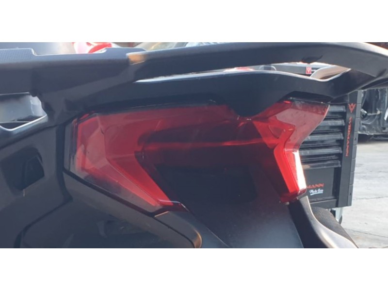 Recambio de piloto trasero central para ducati multistrada v2 referencia OEM IAM 52510523B  