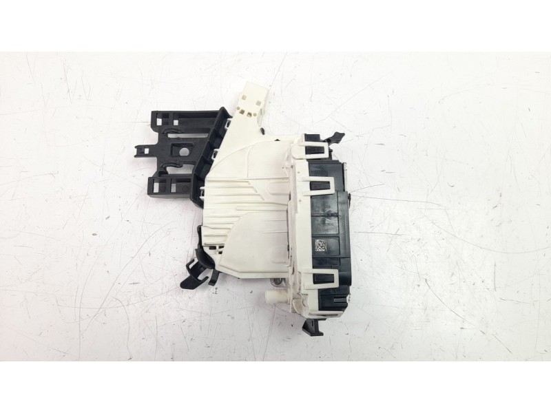 Recambio de cerradura puerta trasera derecha para mercedes-benz clase b (w246) 1.5 cdi cat referencia OEM IAM 2047302835  