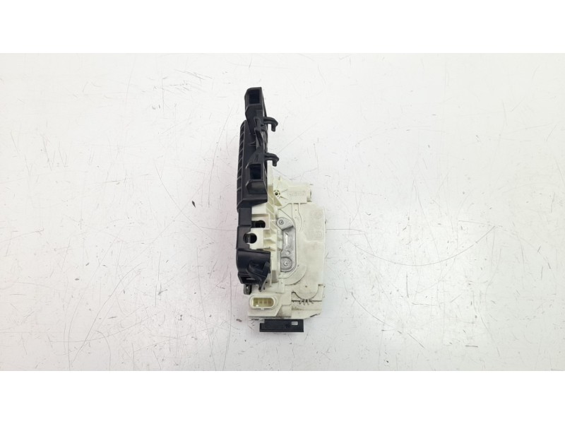 Recambio de cerradura puerta trasera derecha para mercedes-benz clase b (w246) 1.5 cdi cat referencia OEM IAM 2047302835  