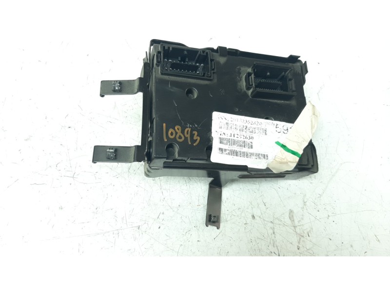 Recambio de caja reles / fusibles para jeep compass ii 1.4 m-air cat referencia OEM IAM P68381686AD  