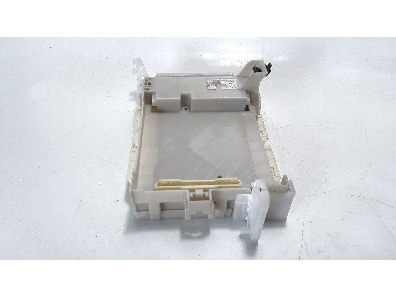 Recambio de caja reles / fusibles para toyota yaris 1.5 16v cat referencia OEM IAM 8273052K40  