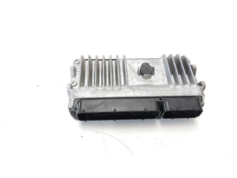 Recambio de centralita motor uce para toyota yaris 1.5 16v cat referencia OEM IAM 896610U140  