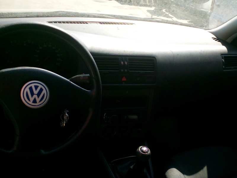 volkswagen bora berlina (1j2) del año 2001
