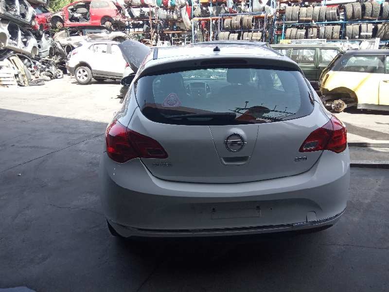 opel astra j lim. del año 2015