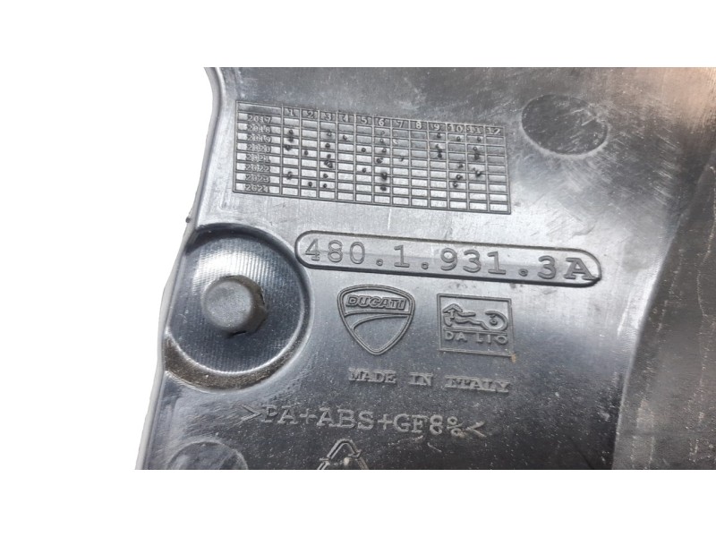 Recambio de moldura para ducati multistrada v2 referencia OEM IAM 48019313A  