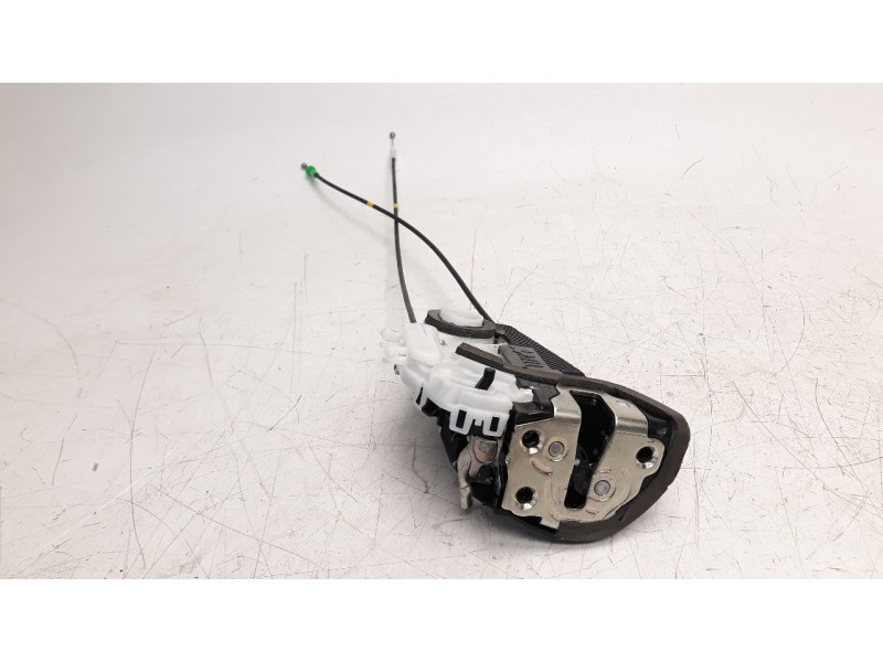 Recambio de cerradura puerta trasera derecha para toyota yaris 1.5 16v cat referencia OEM IAM 02014110  