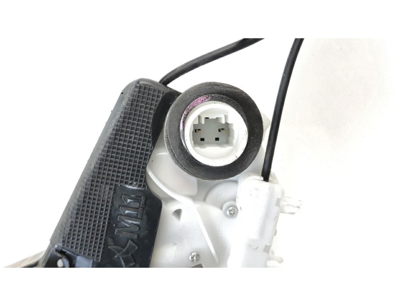 Recambio de cerradura puerta trasera izquierda para toyota yaris 1.5 16v cat referencia OEM IAM 690600D310  