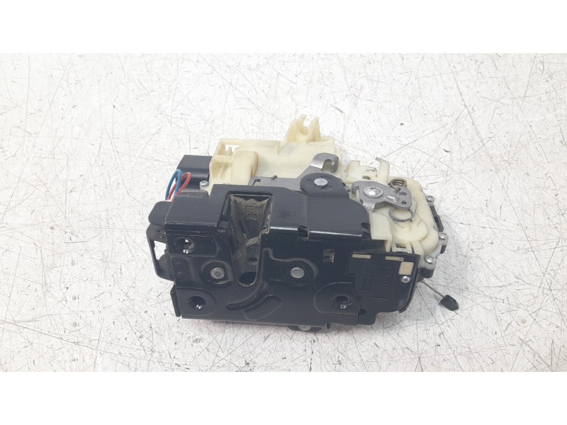 Recambio de cerradura puerta delantera derecha para volkswagen golf iv berlina (1j1) básico referencia OEM IAM 3B1837016CA  
