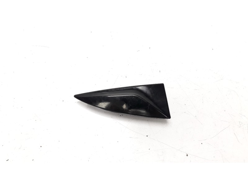 Recambio de molduras traseras para renault clio iv business referencia OEM IAM 960325616R  