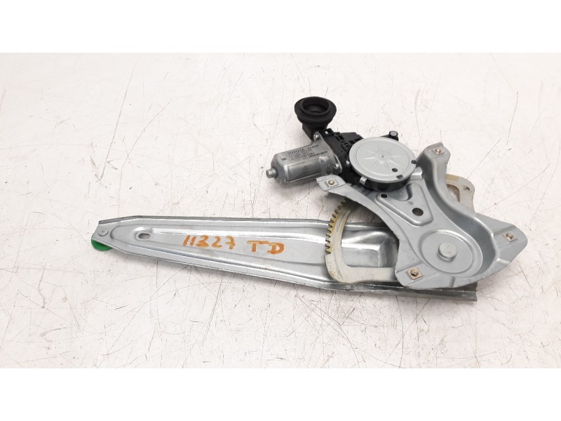 Recambio de elevalunas trasero derecho para toyota yaris 1.5 16v cat referencia OEM IAM 698300D220  