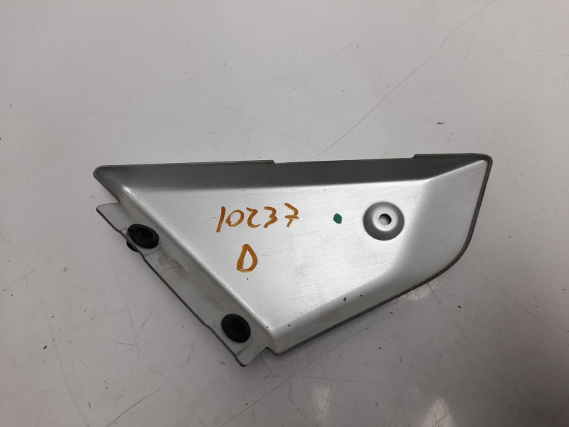 Recambio de moldura para ducati scrambler 1100 scrambler 1100 referencia OEM IAM 4601G331AB  