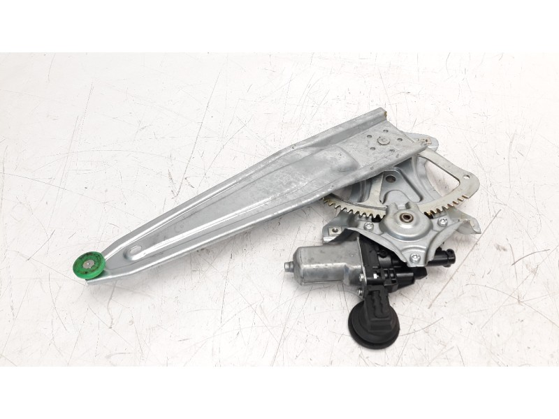 Recambio de elevalunas trasero derecho para toyota yaris 1.5 16v cat referencia OEM IAM 698300D220  