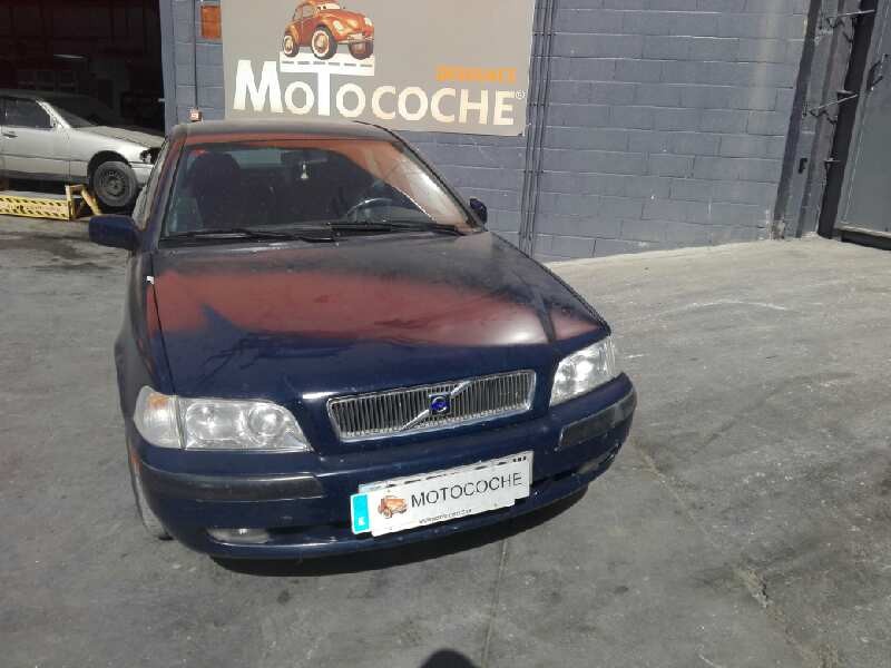 volvo s40 berlina del año 2000