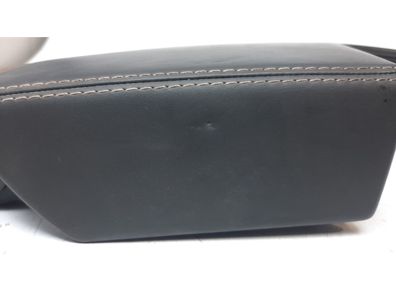 Recambio de apoyabrazos central para opel insignia country tourer 2.0 16v cdti referencia OEM IAM 23105140  