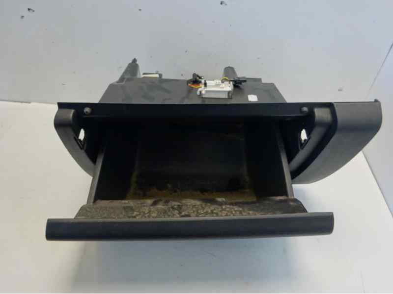 Recambio de guantera para renault kadjar zen referencia OEM IAM 682526225R  