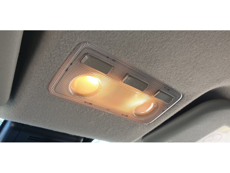 Recambio de luz interior para toyota yaris 1.5 16v cat referencia OEM IAM 812600D070B0  