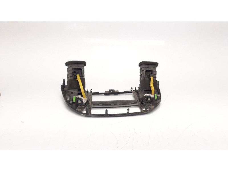 Recambio de rejilla aireadora para hyundai tucson 1.7 crdi cat referencia OEM IAM 84740D7100  