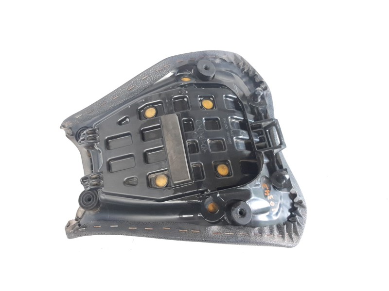 Recambio de asiento para kawasaki z 900 z 900 referencia OEM IAM 530660657MA  