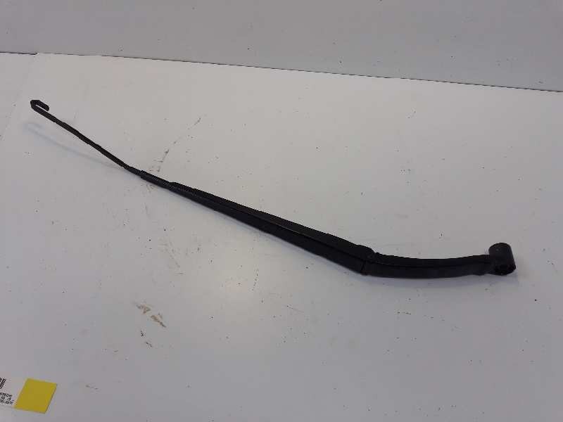 Recambio de brazo limpia delantero derecho para renault kadjar zen referencia OEM IAM   