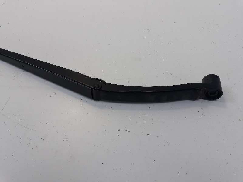 Recambio de brazo limpia delantero derecho para renault kadjar zen referencia OEM IAM   