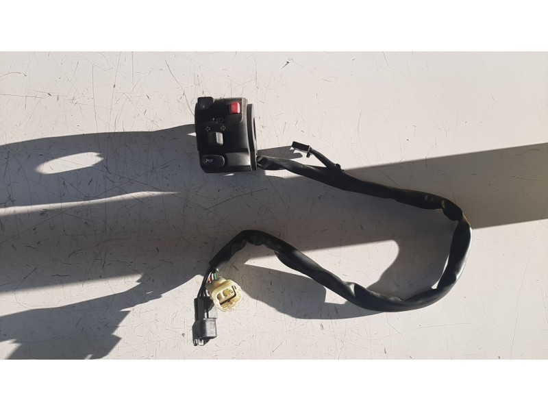 Recambio de piña luces izquierda para kawasaki z 900 z 900 referencia OEM IAM 460910390  