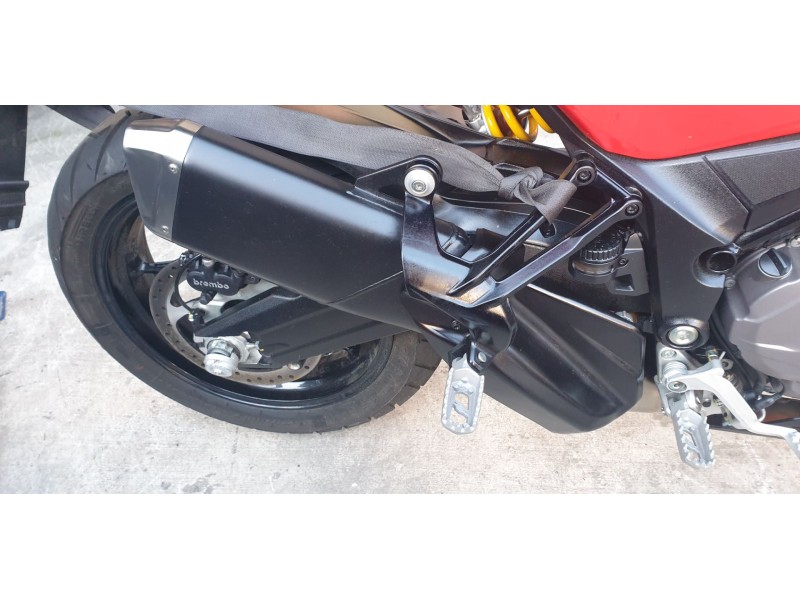 Recambio de estribera derecha para ducati multistrada v2 referencia OEM IAM 82413131BB  