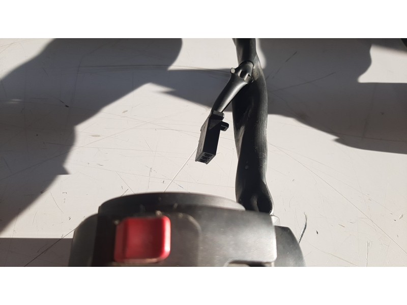 Recambio de piña luces izquierda para kawasaki z 900 z 900 referencia OEM IAM 460910390  