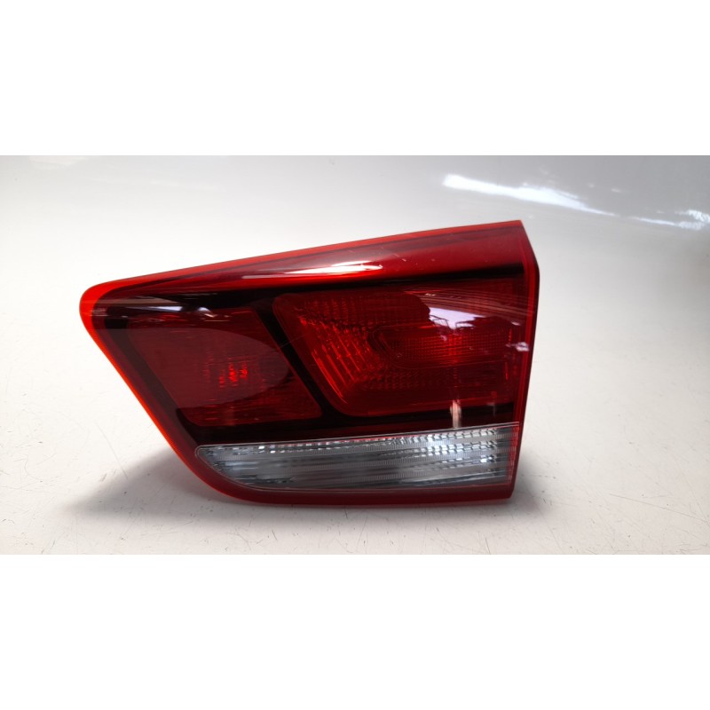Recambio de piloto trasero derecho interior para kia rio (yb) 1.2 cat referencia OEM IAM 92404H8010  