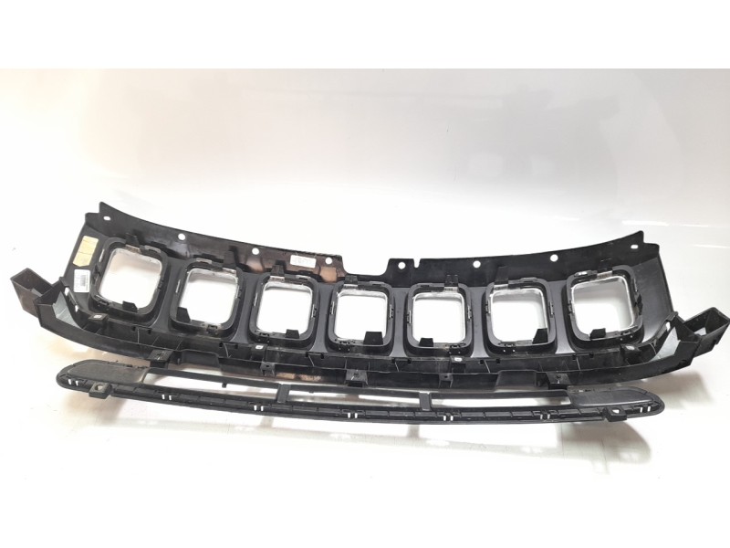 Recambio de rejilla delantera para jeep compass ii 1.4 m-air cat referencia OEM IAM 4010130006AB  
