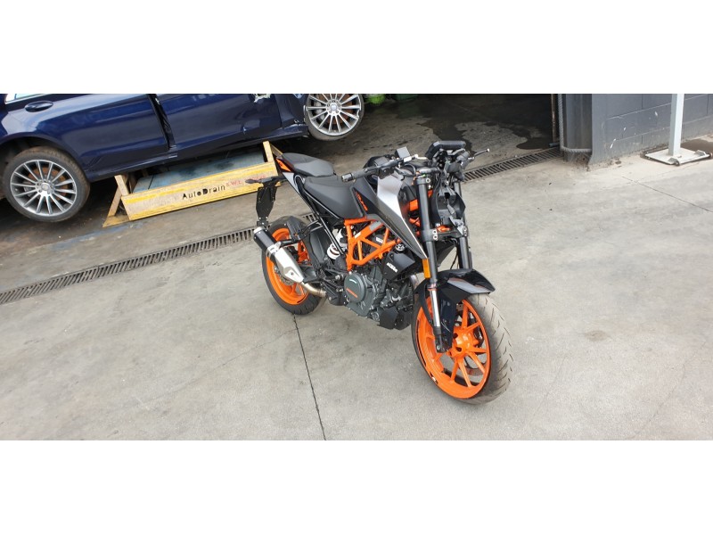 ktm 390 duke del año 2023