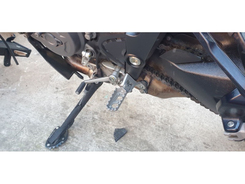 Recambio de estribera izquierda para ducati multistrada v2 referencia OEM IAM 82423341BA  