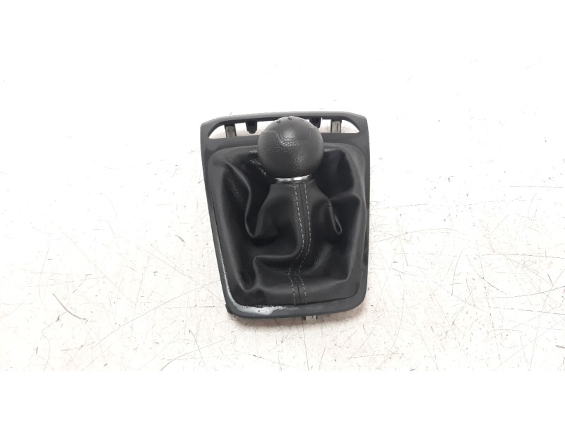 Recambio de pomo palanca cambio para kia rio (yb) 1.2 cat referencia OEM IAM 43711H8110  